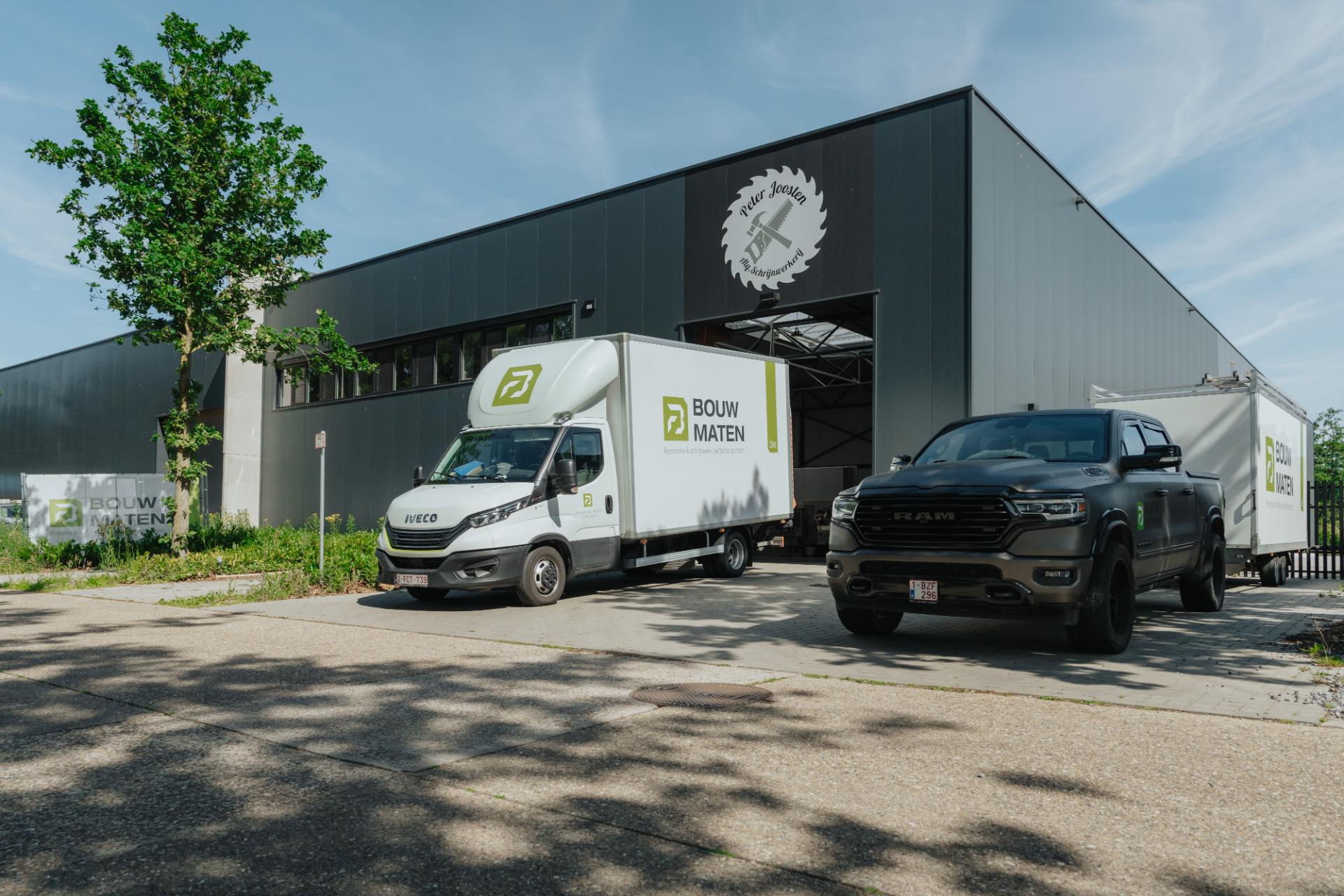 BouwMaten bestelwagen en bedrijfsvoertuig voor de schrijnwerkerij.