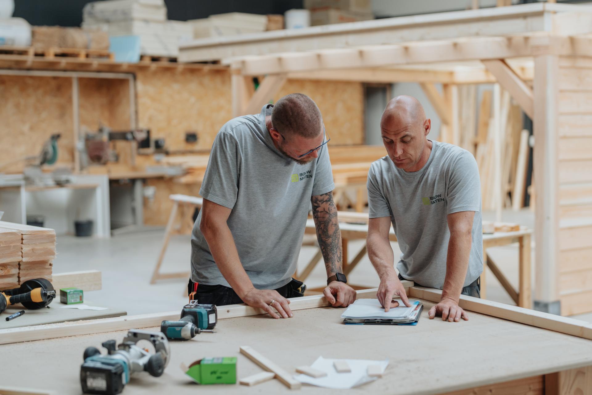 Bouwmaten bespreekt plannen en uitvoering van een maatwerk project